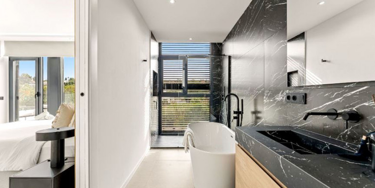 MODERNA VILLA EN EL PARAISO MODERNA VILLA EN EL PARAISO