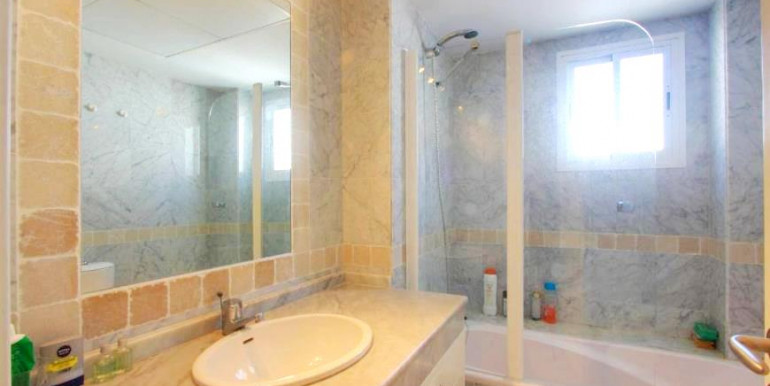 ADOSADA BAHÍA DE MARBELLA ADOSADA BAHÍA DE MARBELLA