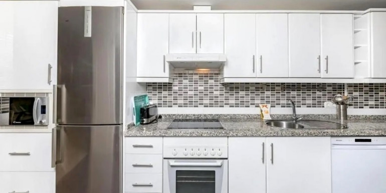 LARGE TOWNHOUSE IN MARBELLA LARGE TOWNHOUSE IN MARBELLA