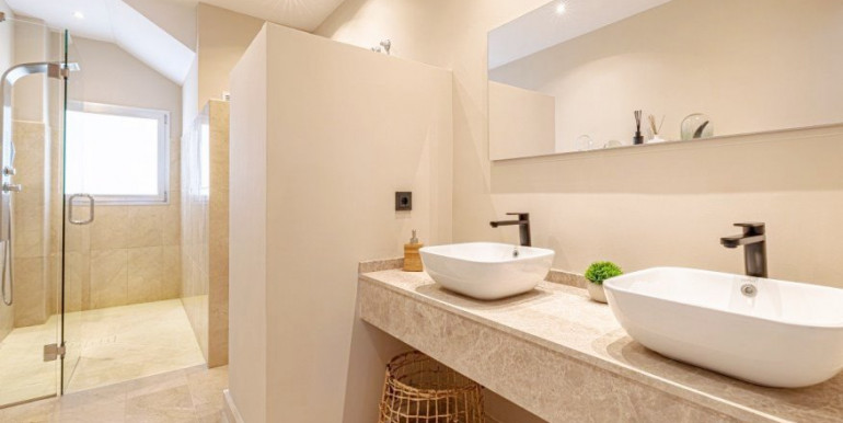 CONTEMPORARY VILLA IN MARBELLA CONTEMPORARY VILLA IN MARBELLA