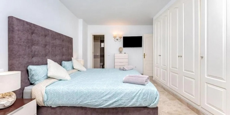 LARGE TOWNHOUSE IN MARBELLA LARGE TOWNHOUSE IN MARBELLA