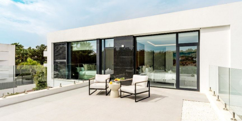 MODERNA VILLA EN EL PARAISO MODERNA VILLA EN EL PARAISO