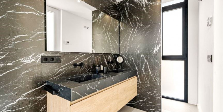 MODERNA VILLA EN EL PARAISO MODERNA VILLA EN EL PARAISO