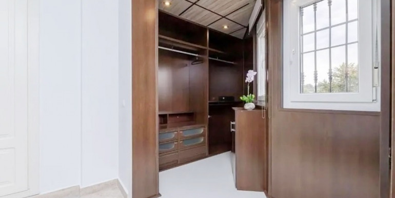 LARGE TOWNHOUSE IN MARBELLA LARGE TOWNHOUSE IN MARBELLA