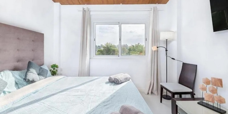 LARGE TOWNHOUSE IN MARBELLA LARGE TOWNHOUSE IN MARBELLA