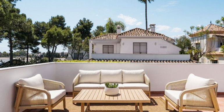 REFINADA VILLA EN MARBELLA REFINADA VILLA EN MARBELLA