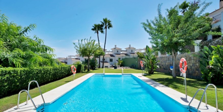 PRECIOSA ADOSADA EN ESTEPONA