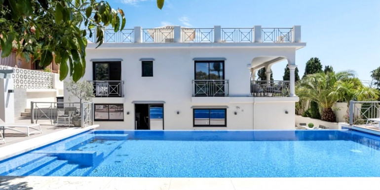 VILLA MARBELLA 600m FROM THE SEA VILLA MARBELLA 600m FROM THE SEA
