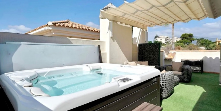 AMPLIA LUJOSA CASA ADOSADA