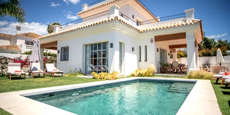 FAMILY VILLA 900m FROM THE SEA FAMILY VILLA 900m FROM THE SEA