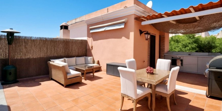 PRECIOSA ADOSADA EN ESTEPONA