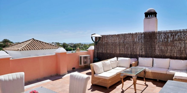 PRECIOSA ADOSADA EN ESTEPONA