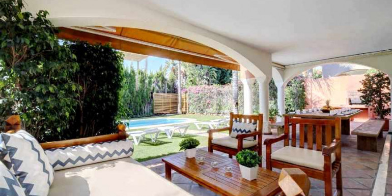 VILLA A 690m DE PUERTO BANÚS VILLA A 690m DE PUERTO BANÚS