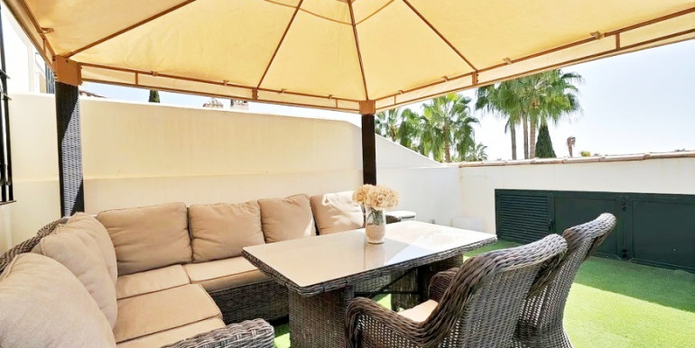 AMPLIA LUJOSA CASA ADOSADA