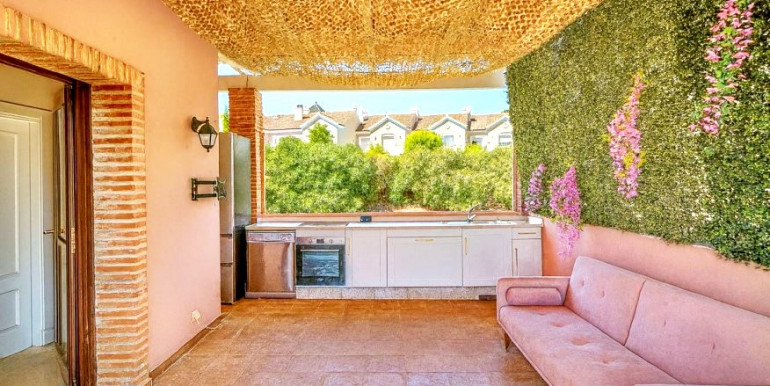 PRECIOSA ADOSADA EN ESTEPONA