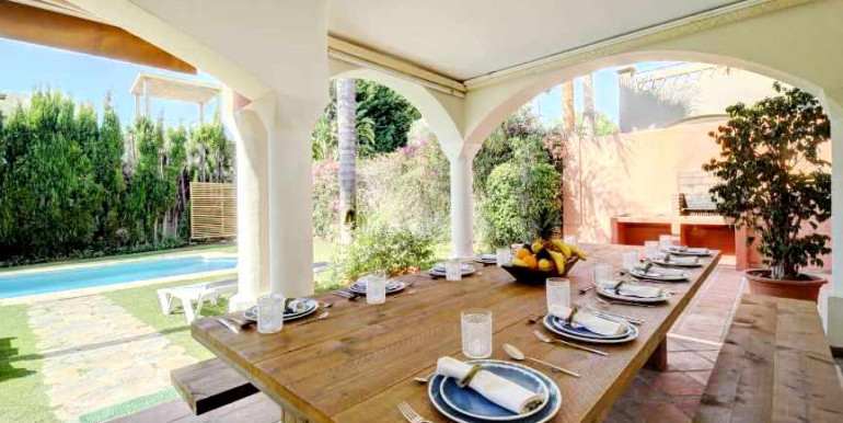 VILLA A 690m DE PUERTO BANÚS VILLA A 690m DE PUERTO BANÚS