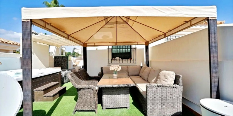 AMPLIA LUJOSA CASA ADOSADA