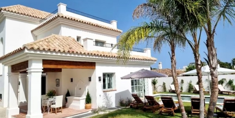 FAMILY VILLA 900m FROM THE SEA FAMILY VILLA 900m FROM THE SEA