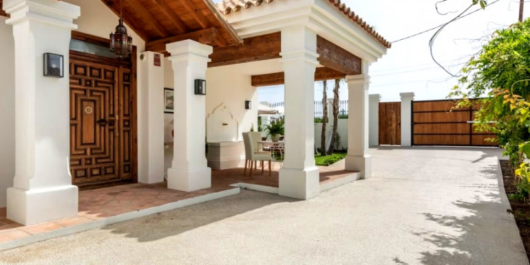 FAMILY VILLA 900m FROM THE SEA FAMILY VILLA 900m FROM THE SEA