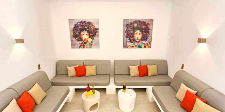 VILLA A 840m DE PUERTO BANÚS VILLA A 840m DE PUERTO BANÚS