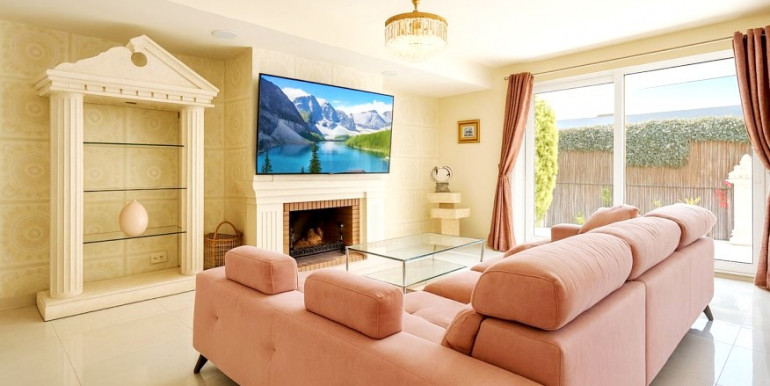 PRECIOSA ADOSADA EN ESTEPONA