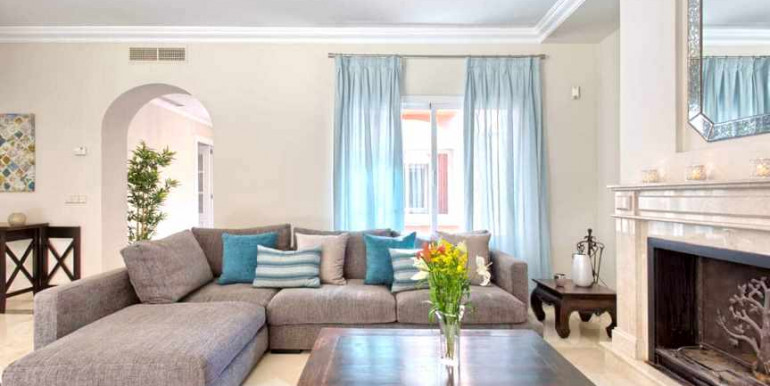 VILLA A 690m DE PUERTO BANÚS VILLA A 690m DE PUERTO BANÚS