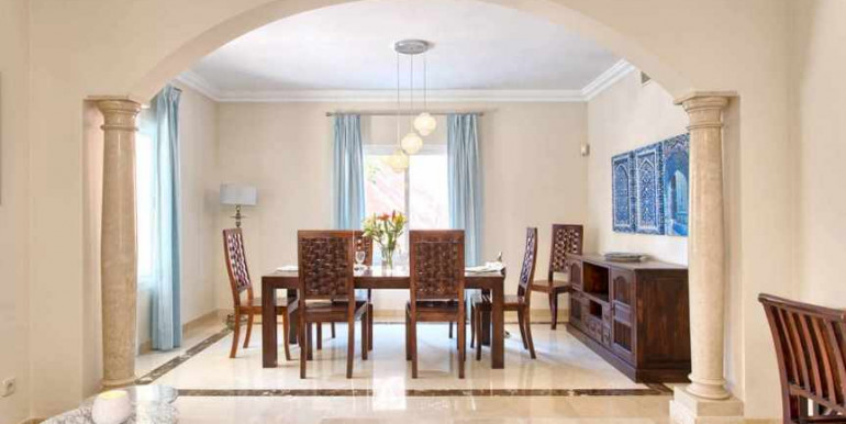 VILLA A 690m DE PUERTO BANÚS VILLA A 690m DE PUERTO BANÚS