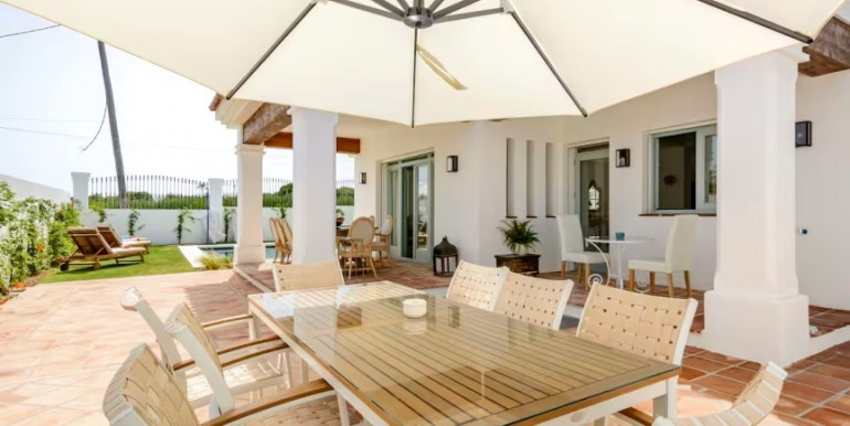 FAMILY VILLA 900m FROM THE SEA FAMILY VILLA 900m FROM THE SEA