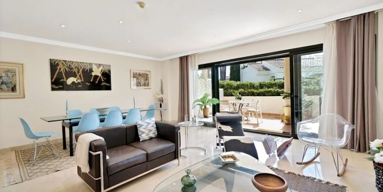 AMPLIA LUJOSA CASA ADOSADA