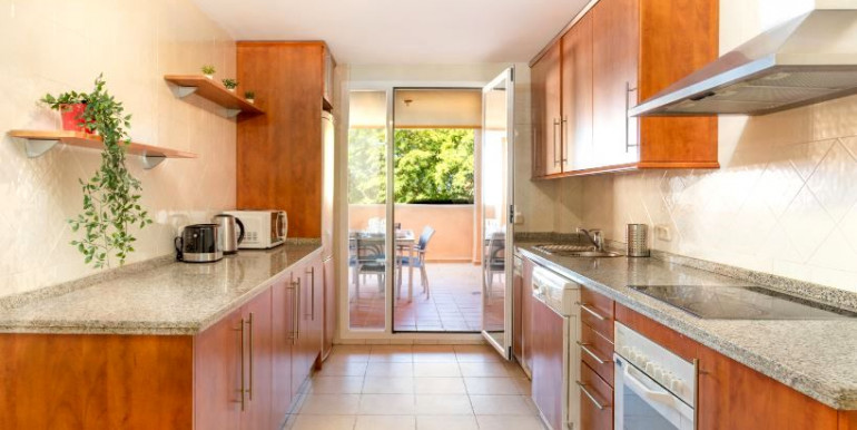 LARGE APARTMENT IN MARBELLA LARGE APARTMENT IN MARBELLA