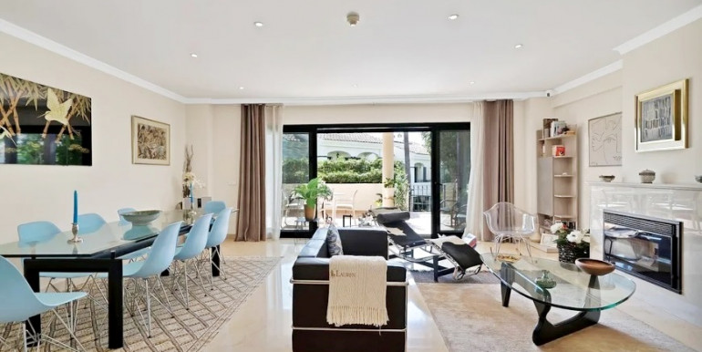 AMPLIA LUJOSA CASA ADOSADA