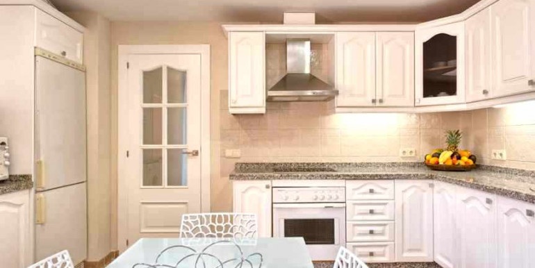 VILLA A 690m DE PUERTO BANÚS VILLA A 690m DE PUERTO BANÚS