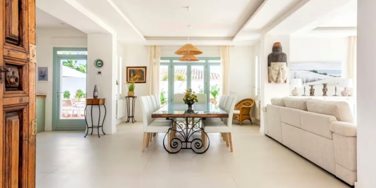 FAMILY VILLA 900m FROM THE SEA FAMILY VILLA 900m FROM THE SEA