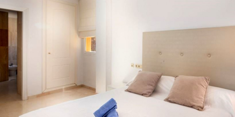 LARGE APARTMENT IN MARBELLA LARGE APARTMENT IN MARBELLA