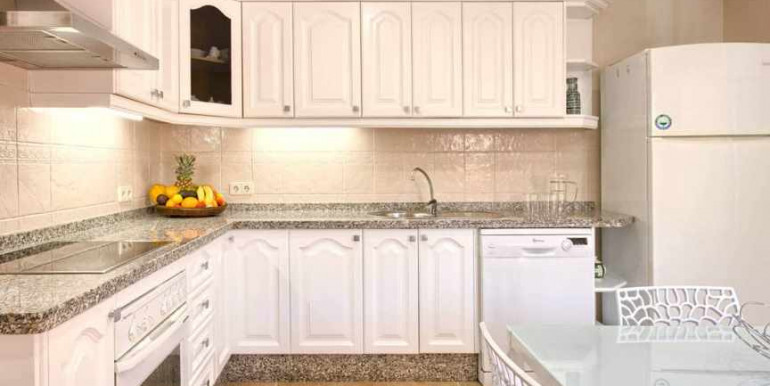 VILLA A 690m DE PUERTO BANÚS VILLA A 690m DE PUERTO BANÚS