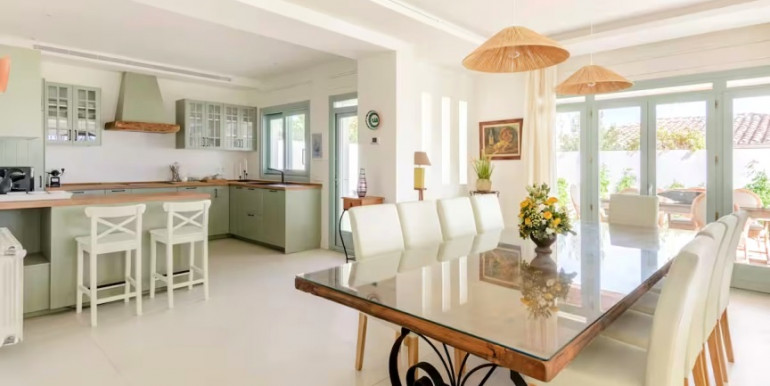 FAMILY VILLA 900m FROM THE SEA FAMILY VILLA 900m FROM THE SEA