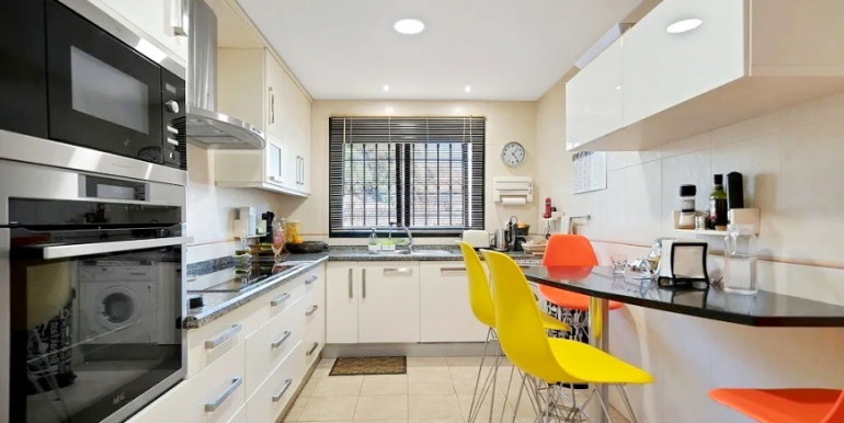 AMPLIA LUJOSA CASA ADOSADA