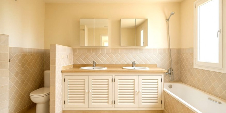 PRECIOSA ADOSADA EN ESTEPONA