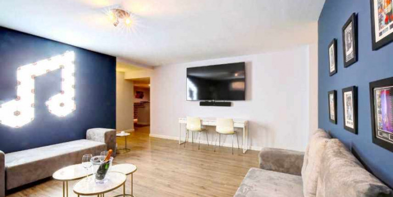 VILLA A 690m DE PUERTO BANÚS VILLA A 690m DE PUERTO BANÚS