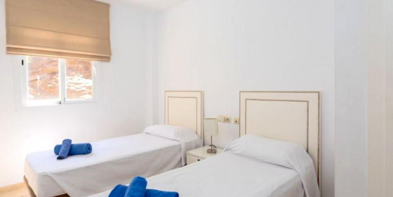 LARGE APARTMENT IN MARBELLA LARGE APARTMENT IN MARBELLA