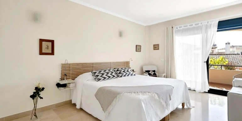 AMPLIA LUJOSA CASA ADOSADA