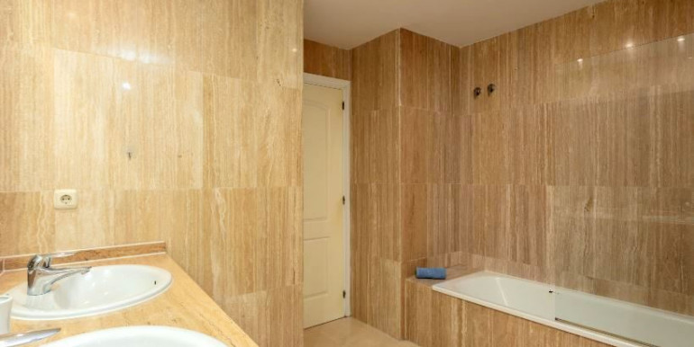 LARGE APARTMENT IN MARBELLA LARGE APARTMENT IN MARBELLA