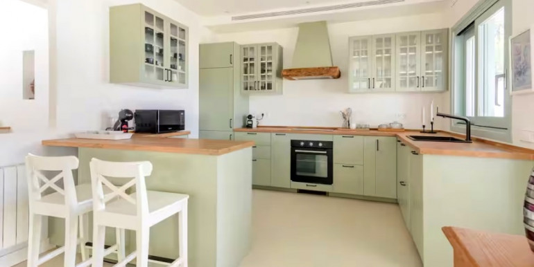 FAMILY VILLA 900m FROM THE SEA FAMILY VILLA 900m FROM THE SEA