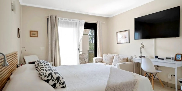 AMPLIA LUJOSA CASA ADOSADA