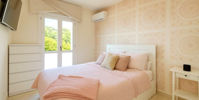 PRECIOSA ADOSADA EN ESTEPONA