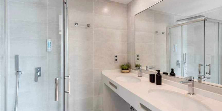 VILLA A 850m DE PUERTO BANÚS VILLA A 850m DE PUERTO BANÚS