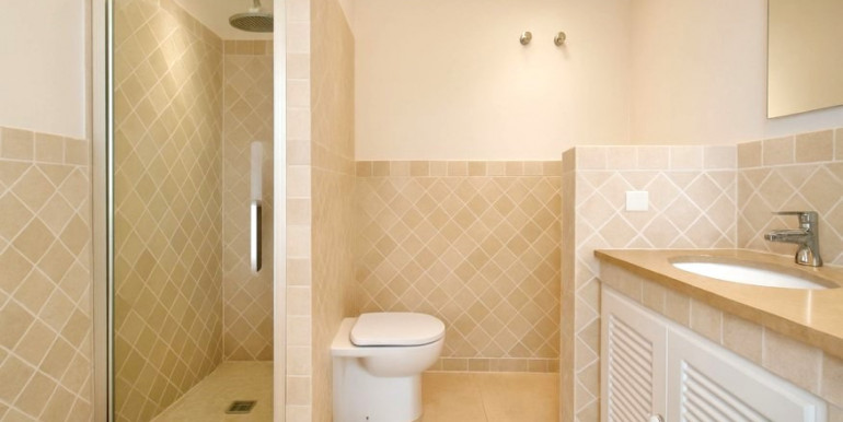 PRECIOSA ADOSADA EN ESTEPONA