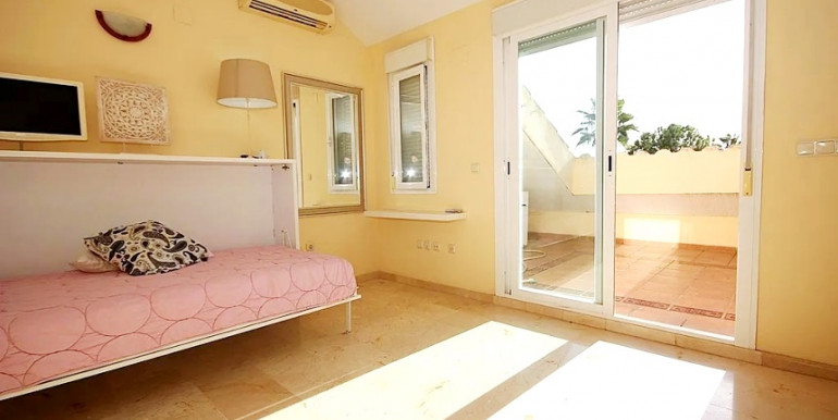 IN MARBELLA 600m FROM THE BEACH