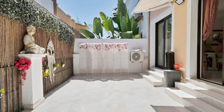 PRECIOSA ADOSADA EN ESTEPONA