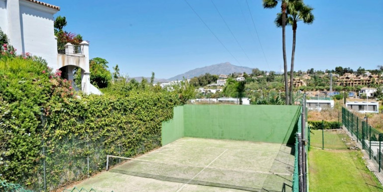 PRECIOSA ADOSADA EN ESTEPONA